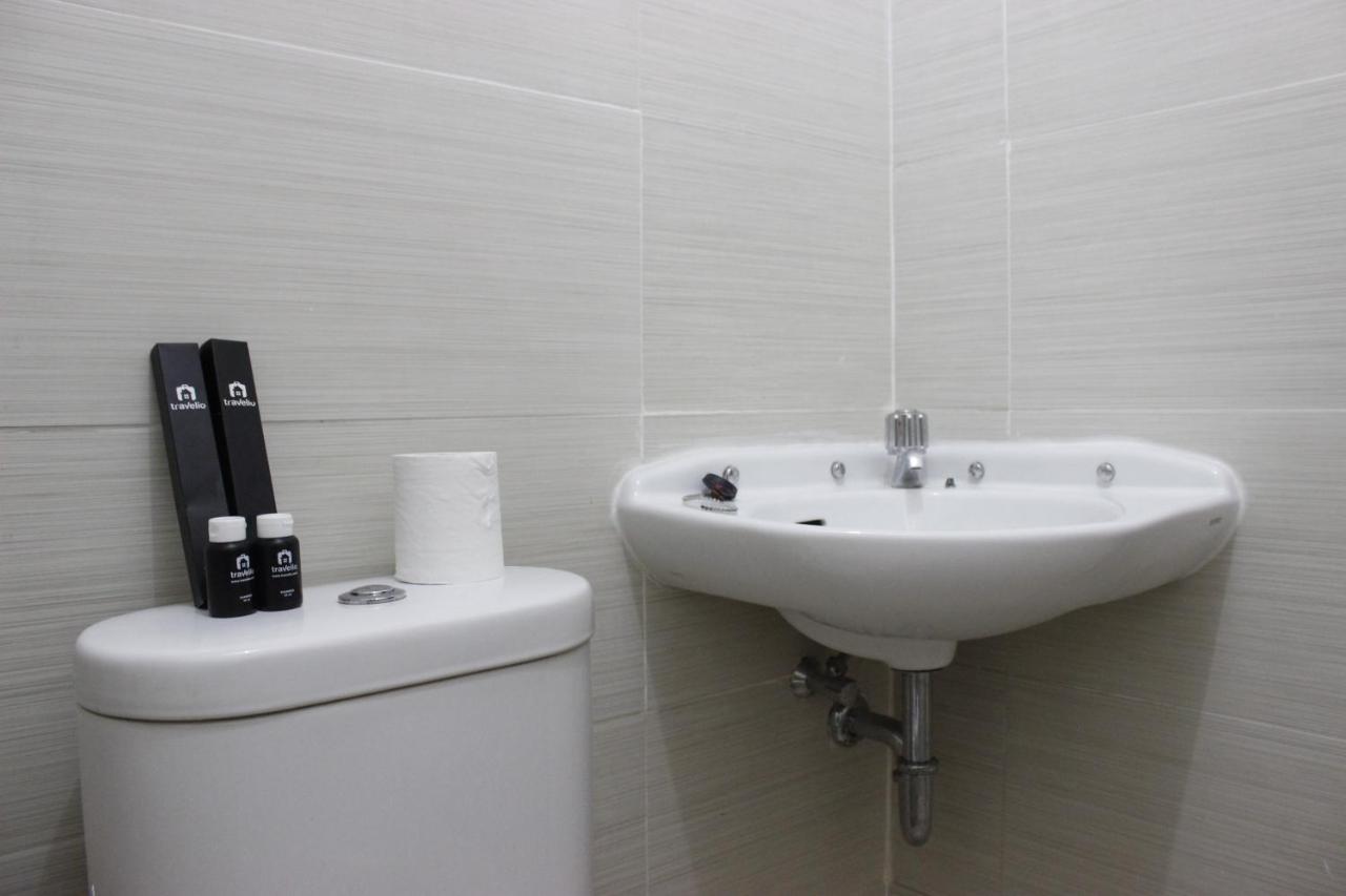 Relaxing 1br Gateway Pasteur Near Exit Toll By Travelio * Bandung